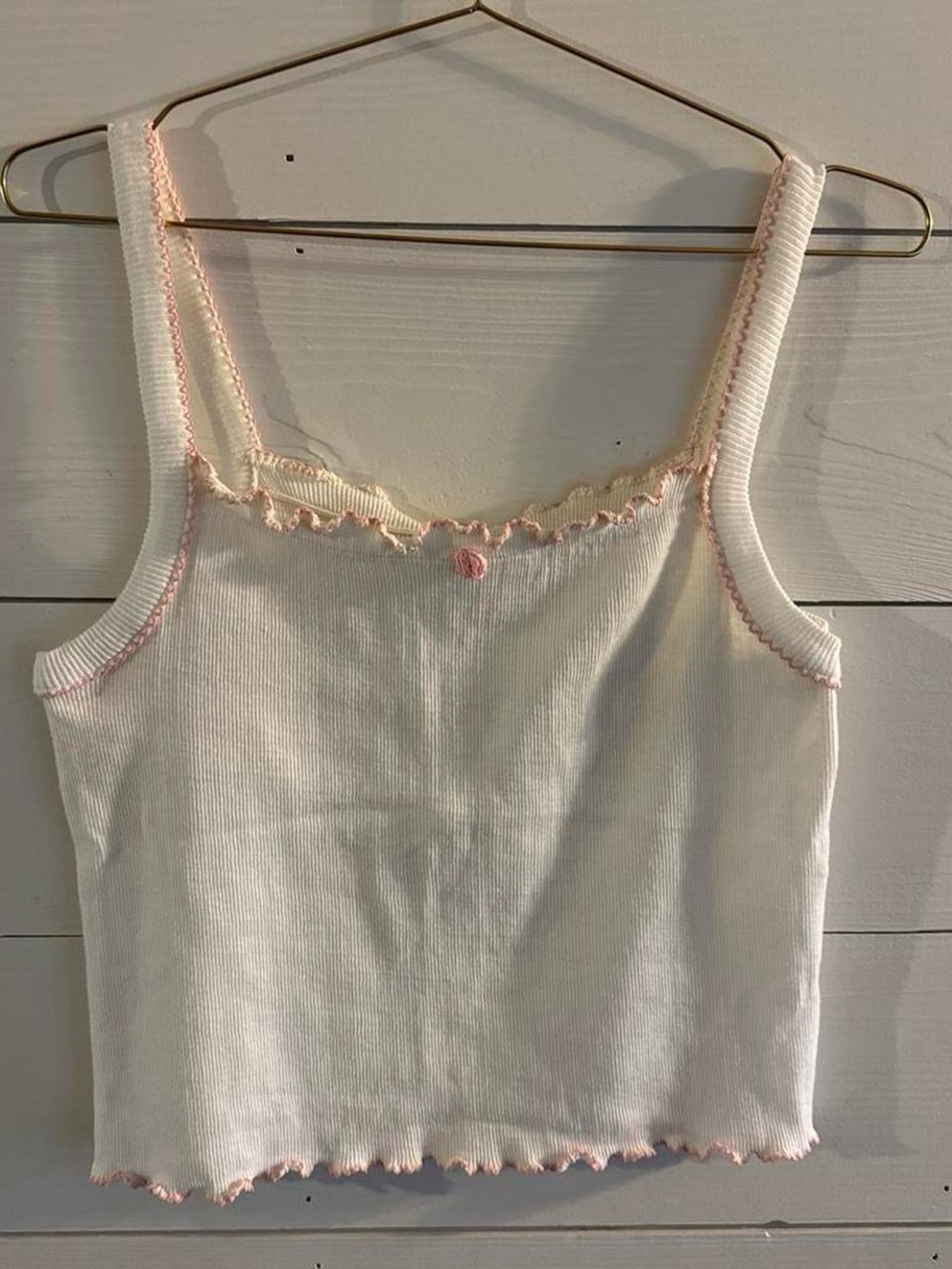Gilligan & O'Malley White Ribbed Tank with Pink Scallop Trim